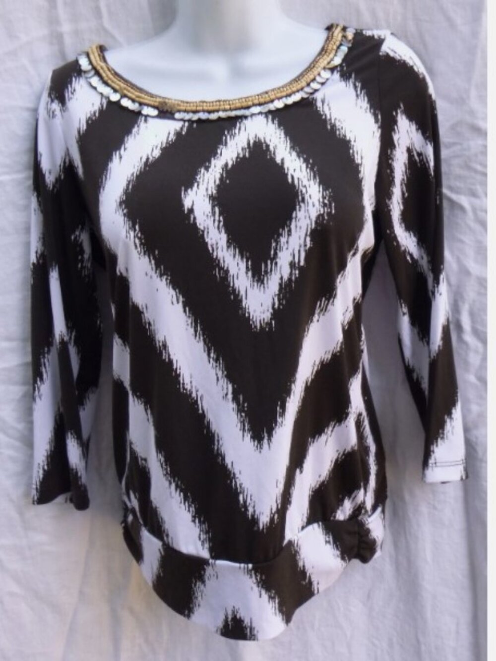Travelers by Chicos Brown & White Top with Wood Bead and Sea Shell Trim Size 1